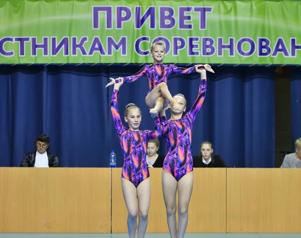 Orenburg Russia Maggio 2017 Anni Ragazze Gareggiano Acrobazie Sportive All — Foto Stock