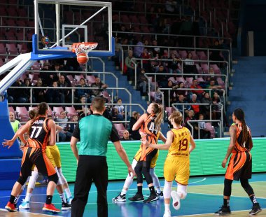 Orenburg, Rusya - 24 Kasım 2019: Kızlar 