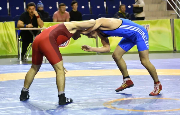 Orenburg Rusia Marzo 2017 Hombres Jóvenes Compiten Lucha Deportiva Campeonato — Foto de Stock