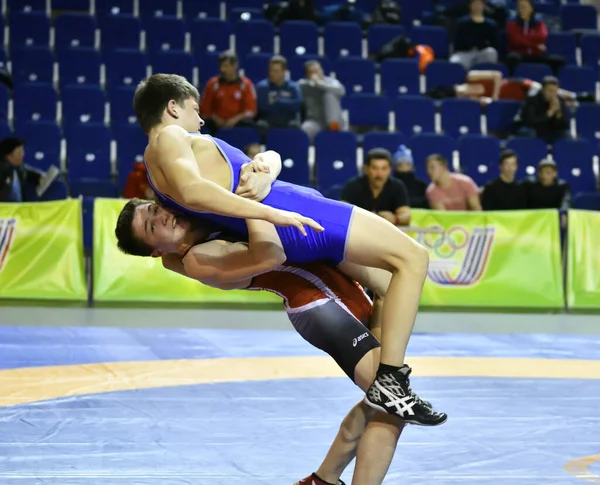 Orenburg Rusia Marzo 2017 Hombres Jóvenes Compiten Lucha Deportiva Campeonato —  Fotos de Stock