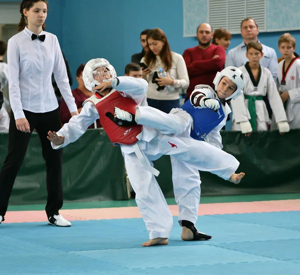 Orenburg Rosja Października 2019 Chłopcy Rywalizują Taekwondo Koreańskie Sztuki Walki — Zdjęcie stockowe