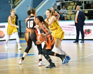 Orenburg, Rusya - 24 Kasım 2019: Kızlar 