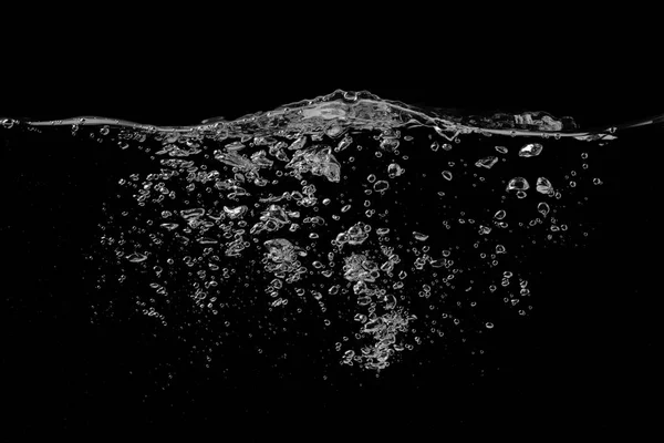 Черный фон поверхности воды — стоковое фото