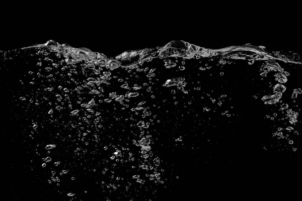 Surface de l'eau fond noir — Photo