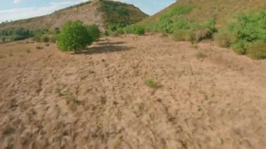 FPV insansız hava aracı görüntüsü. Moldova Ulusal Parkı, Furceni Köyü, Moldova, Avrupa 'nın doğa manzarası