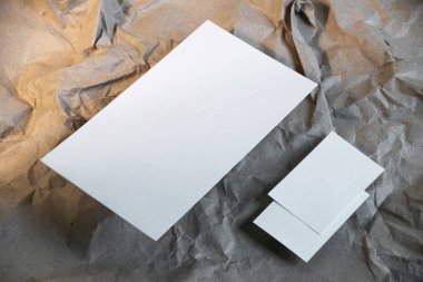 Boş zarflar mock-up, marka kimliğini için şablon kümesi.
