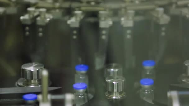Медичні пляшки Уайт виробництво таблеток, гігантський завод — стокове відео
