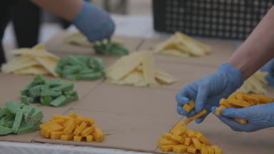 Prepearing peynir tabakları catering