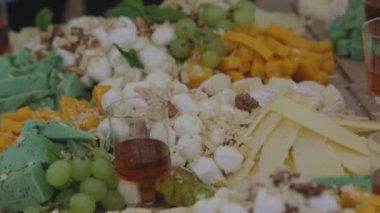 Prepearing peynir tabakları catering