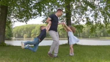 Babası koşuşturma yaz yavaş çocuklu