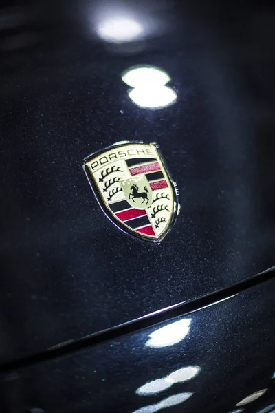 Minsk, Belarus May 2018 brand porsche emblem logo sign on auto during autoexhibition on porsche cayenne — Stock Photo, Image