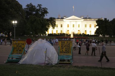 Washington, ABD, Eylül 2016 protesto karşı nükleer silah yakınındaki The White House adlı gece - Washington Dc, Amerika Birleşik Devletleri