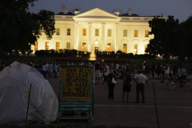 Washington, ABD, Eylül 2016 protesto karşı nükleer silah yakınındaki The White House adlı gece - Washington Dc, Amerika Birleşik Devletleri