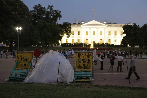 Washington, ABD, Eylül 2016 protesto karşı nükleer silah yakınındaki The White House adlı gece - Washington Dc, Amerika Birleşik Devletleri