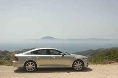 İspanya, Campamento 16 Haziran 2016 Volvo S90 ile Test sürüşü sırasında montains sahil üzerinde