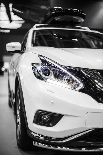 Far ile modern Suv aracın yol açtı ve xenon optik