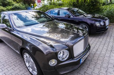 Berlin - 17 Ağustos 2014: Bentley Mulsanne otomotiv gazetecileri için test sürücü Event'de. Bentley Mulsanne 6.75 litre V8 Çift Kişilik-512 hp güç üreten turbo tarafından desteklenmektedir.