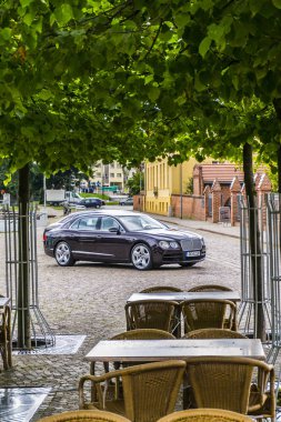 Rathenow Almanya 17 Ağustos 2014: Bentley Mulsanne ve test sürüşü sırasında Continental Gt