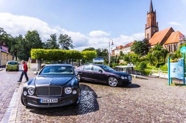 Rathenow Almanya 17 Ağustos 2014: Bentley Mulsanne ve test sürüşü sırasında Continental Gt
