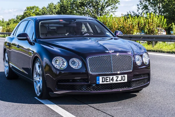 Berlin - 17 Haziran 2017: Kişisel lüks araç Bentley Continental Supersports, 2017. Klasik gün Berlin 2017.