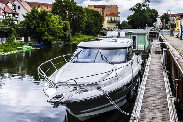 Rathenow Almanya 17 Ağustos 2014: Bentley Mulsanne ve test sürüşü sırasında Continental Gt