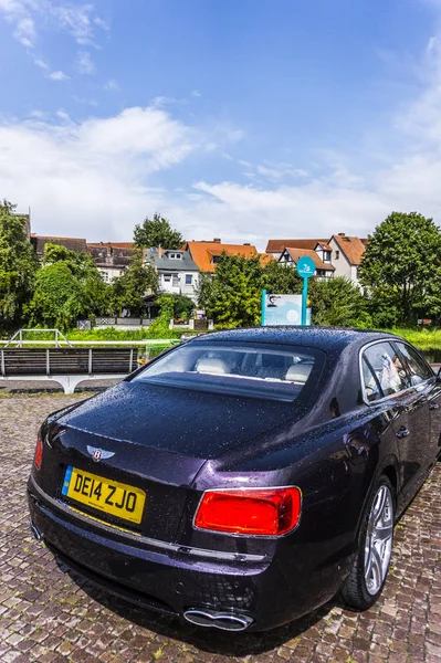 Rathenow Almanya 17 Ağustos 2014: Bentley Mulsanne ve test sürüşü sırasında Continental Gt