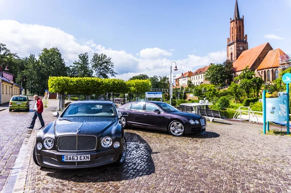 Rathenow Almanya 17 Ağustos 2014: Bentley Mulsanne ve test sürüşü sırasında Continental Gt