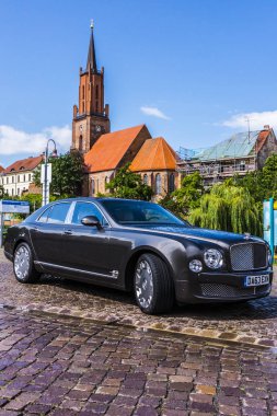 Rathenow Almanya 17 Ağustos 2014: Bentley Mulsanne ve test sürüşü sırasında Continental Gt