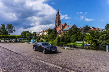 Rathenow Almanya 17 Ağustos 2014: Bentley Mulsanne ve test sürüşü sırasında Continental Gt