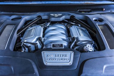 Rathenow Almanya 17 Ağustos 2014: Bentley Mulsanne ve test sürüşü sırasında Continental Gt