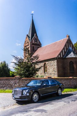 Rathenow Almanya 17 Ağustos 2014: Bentley Mulsanne ve test sürüşü sırasında Continental Gt