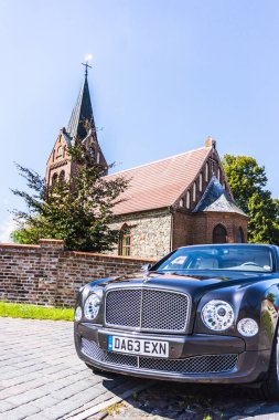Rathenow Almanya 17 Ağustos 2014: Bentley Mulsanne ve test sürüşü sırasında Continental Gt