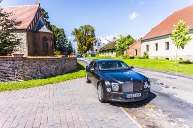 Rathenow Almanya 17 Ağustos 2014: Bentley Mulsanne ve test sürüşü sırasında Continental Gt
