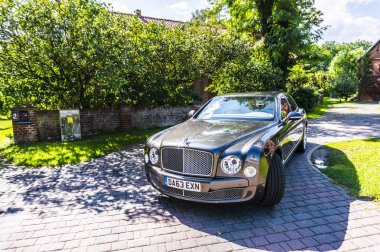 Berlin - 17 Ağustos 2014: Bentley Mulsanne otomotiv gazetecileri için test sürücü Event'de. Bentley Mulsanne 6.75 litre V8 Çift Kişilik-512 hp güç üreten turbo tarafından desteklenmektedir.