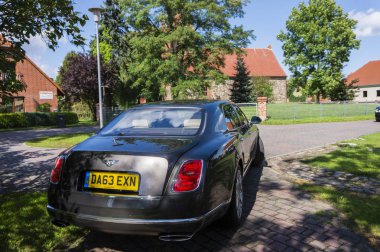 Berlin - 17 Ağustos 2014: Bentley Mulsanne otomotiv gazetecileri için test sürücü Event'de. Bentley Mulsanne 6.75 litre V8 Çift Kişilik-512 hp güç üreten turbo tarafından desteklenmektedir.