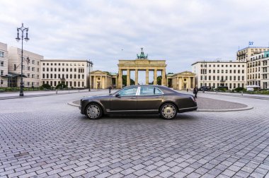 Berlin - 17 Ağustos 2014: Bentley Mulsanne otomotiv gazetecileri için test sürücü Event'de. Bentley Mulsanne 6.75 litre V8 Çift Kişilik-512 hp güç üreten turbo tarafından desteklenmektedir.