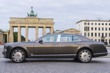 Berlin - 17 Ağustos 2014: Bentley Mulsanne otomotiv gazetecileri için test sürücü Event'de. Bentley Mulsanne 6.75 litre V8 Çift Kişilik-512 hp güç üreten turbo tarafından desteklenmektedir.