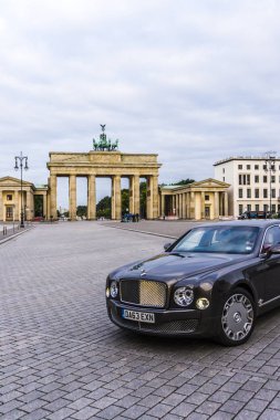 Berlin - 17 Ağustos 2014: Bentley Mulsanne otomotiv gazetecileri için test sürücü Event'de. Bentley Mulsanne 6.75 litre V8 Çift Kişilik-512 hp güç üreten turbo tarafından desteklenmektedir.