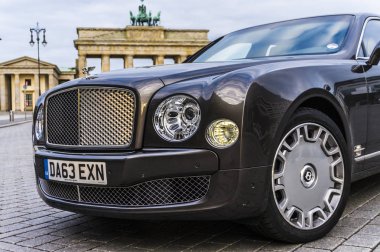 Berlin - 17 Ağustos 2014: Bentley Mulsanne otomotiv gazetecileri için test sürücü Event'de. Bentley Mulsanne 6.75 litre V8 Çift Kişilik-512 hp güç üreten turbo tarafından desteklenmektedir.