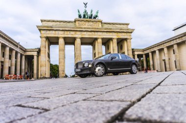 Berlin - 17 Ağustos 2014: Bentley Mulsanne otomotiv gazetecileri için test sürücü Event'de. Bentley Mulsanne 6.75 litre V8 Çift Kişilik-512 hp güç üreten turbo tarafından desteklenmektedir.