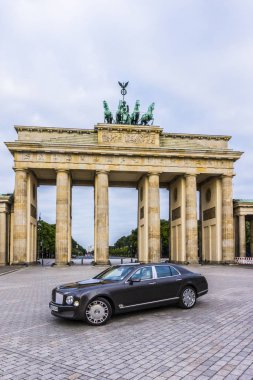 Berlin - 17 Ağustos 2014: Bentley Mulsanne otomotiv gazetecileri için test sürücü Event'de. Bentley Mulsanne 6.75 litre V8 Çift Kişilik-512 hp güç üreten turbo tarafından desteklenmektedir.