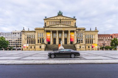 Berlin - 17 Ağustos 2014: Bentley Mulsanne otomotiv gazetecileri için test sürücü Event'de. Bentley Mulsanne 6.75 litre V8 Çift Kişilik-512 hp güç üreten turbo tarafından desteklenmektedir.