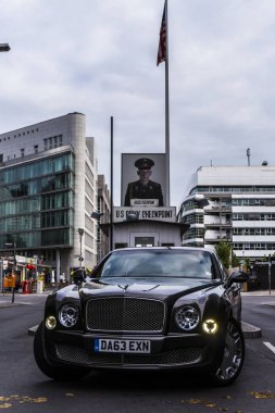 Berlin - 17 Ağustos 2014: Bentley Mulsanne otomotiv gazetecileri için test sürücü Event'de. Bentley Mulsanne 6.75 litre V8 Çift Kişilik-512 hp güç üreten turbo tarafından desteklenmektedir.