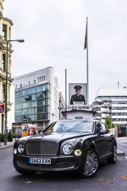 Berlin - 17 Ağustos 2014: Bentley Mulsanne otomotiv gazetecileri için test sürücü Event'de. Bentley Mulsanne 6.75 litre V8 Çift Kişilik-512 hp güç üreten turbo tarafından desteklenmektedir.