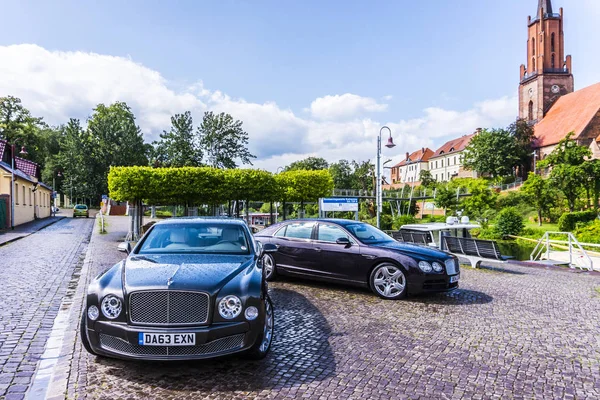 Rathenow Almanya 17 Ağustos 2014: Bentley Mulsanne ve test sürüşü sırasında Continental Gt