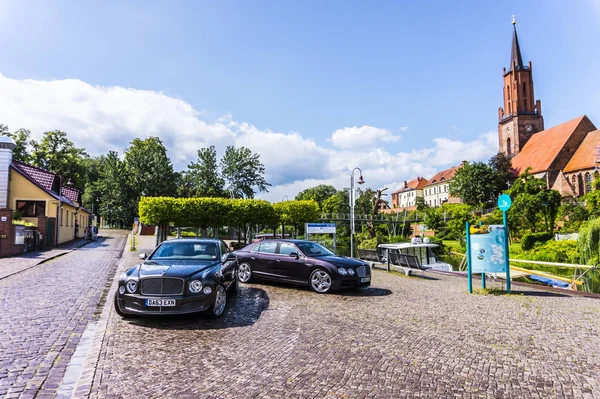 Rathenow Almanya 17 Ağustos 2014: Bentley Mulsanne ve test sürüşü sırasında Continental Gt