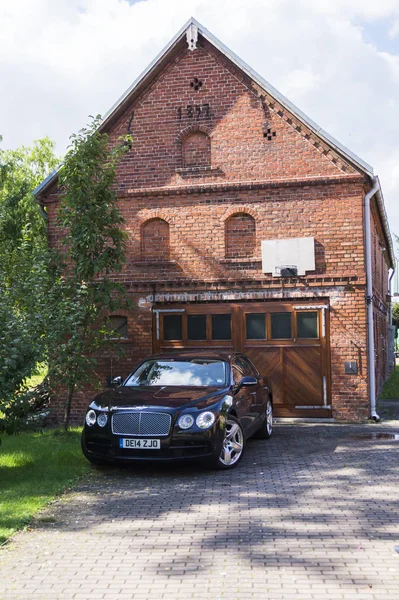 Rathenow Almanya 17 Ağustos 2014: Bentley Mulsanne ve test sürüşü sırasında Continental Gt