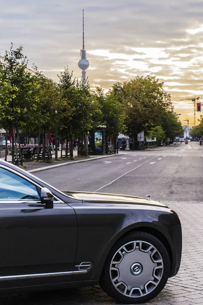 Berlin - 17 Ağustos 2014: Bentley Mulsanne otomotiv gazetecileri için test sürücü Event'de. Bentley Mulsanne 6.75 litre V8 Çift Kişilik-512 hp güç üreten turbo tarafından desteklenmektedir.