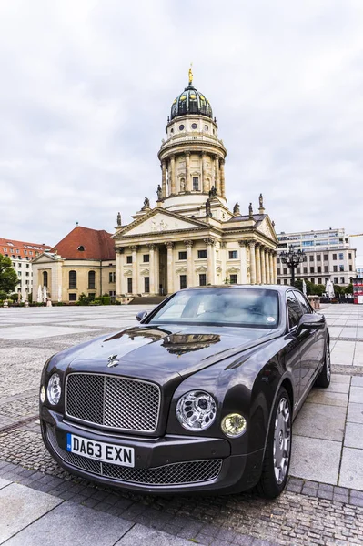 Berlin - 17 Ağustos 2014: Bentley Mulsanne otomotiv gazetecileri için test sürücü Event'de. Bentley Mulsanne 6.75 litre V8 Çift Kişilik-512 hp güç üreten turbo tarafından desteklenmektedir.