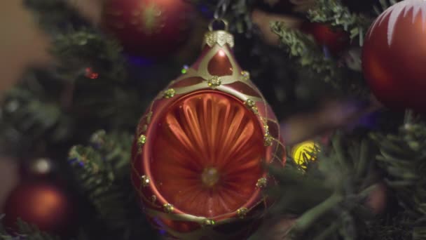 Colori ricchi Natale e Capodanno Decorazione. Astratto sfondo Bokeh offuscata vacanza. Una ghirlanda sbattente. Luci dell'albero di Natale scintillante . — Video Stock